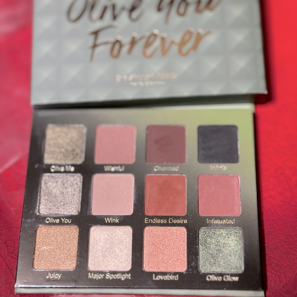 Violet Voss Olive You Forever eyeshadow palette